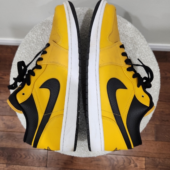 Jordan 1's Low - Picture 5 of 15